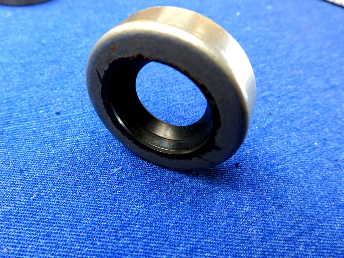 wellendichtung-19x37x10-lenkgetriebe-lada-2101-24523-sixpoints