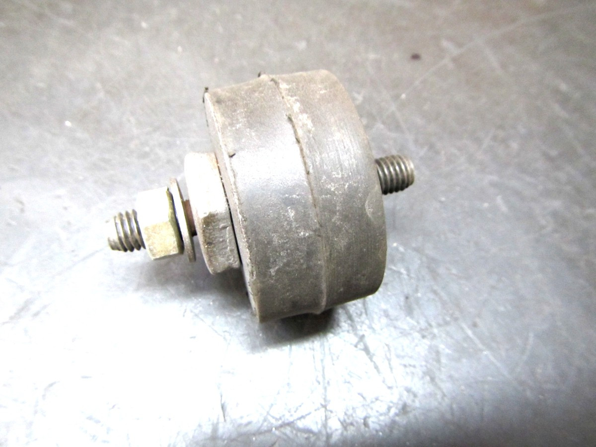 Schwingungsdämpfer M8 Auspuffhalterung Silentblock 32x20mm M8x15mm - Universell Gummilager Auto