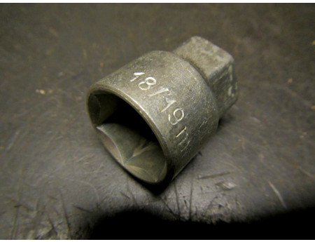Adapter Nuss 19/18 IFA DDR Wartburg Trabant Neu (111470)