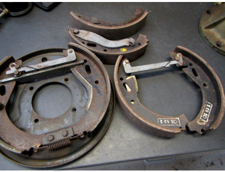 Bremsträger links Skoda S100 Bremsankerplatte (C12592)