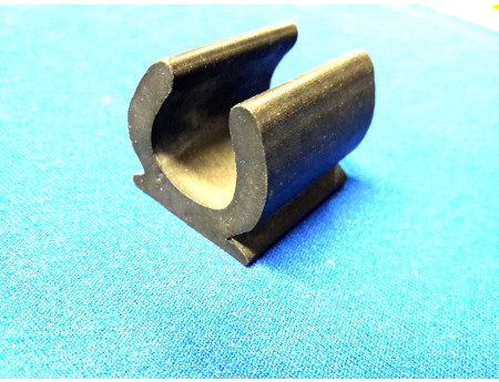 Auflagegummi IFA W50 Motorhaube 40 x 35 mm (28869)