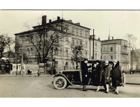Fotografie Oldtimer vor Hotel, 20 / 30er Jahre (7686)