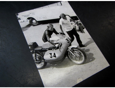 Rennfahrer Foto Ginger Molloy Sachsenring 1970 (8062)