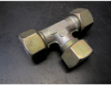 Verschraubung T-Stück ERMETO ESKA Hydraulik 15 mm Neu (9372)