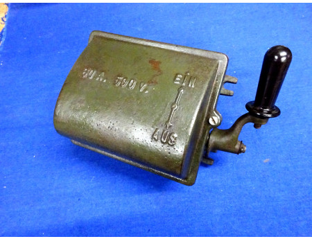 Schalter 500 Volt Vintage Guss / Bakelit (28436)