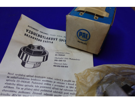 Bremslichtschalter Luft-Druckschalter Praga Tatra Stoplicht (29136)