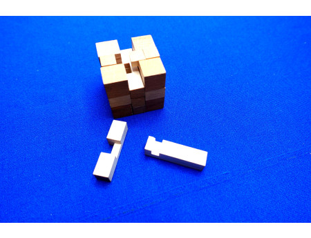 DDR Holzspielzeug / Vintage Holz-Knobelspiel 3D Würfel (29454)
