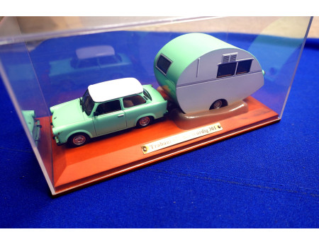 Trabant 601 mit Würdig 301 "Dübener Ei" 1:43 (29466)