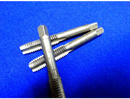 Utro M10 x 1,5 mm Schneidbohrer Gewindeschneider (27981)