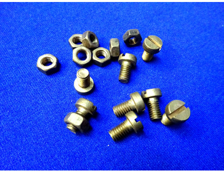 Messing Zylinderkopf-Schraube Schlitz 6 x 10 mm mit Mutter (26212)
