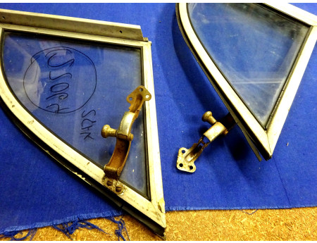 Ausstellfenster Wartburg 311-900 erste Serie 1 Satz (22064)