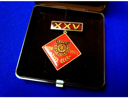 Medaille Abzeichen Orden 25 Jahre Zivilverteidigung (28980)