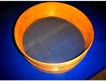 Mehlsieb 29 cm DDR Sperrholz / Drahtgeflecht (28818)