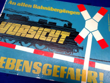 DEWAG Schild Bahnübergang Lebensgefahr 1959 (26745)