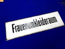 DDR Emaille Schild Frauenumkleideraum (27018)