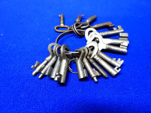 antike kleine Schlüssel Posten 16 Stück (27254)