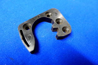 Schließkeil Trabant Kunststoff links (29099)