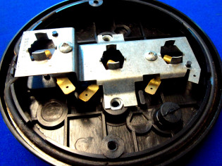 Sockel Lampenträger Rückleuchte QEK DDR Anhänger Wohnwagen (29008)