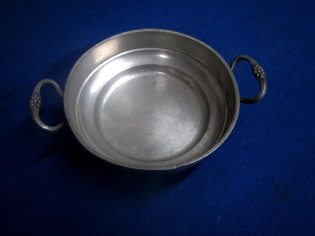 Zinnschale Teller mit Griffen 1847 J.G.H. 3 Punzen (28820)